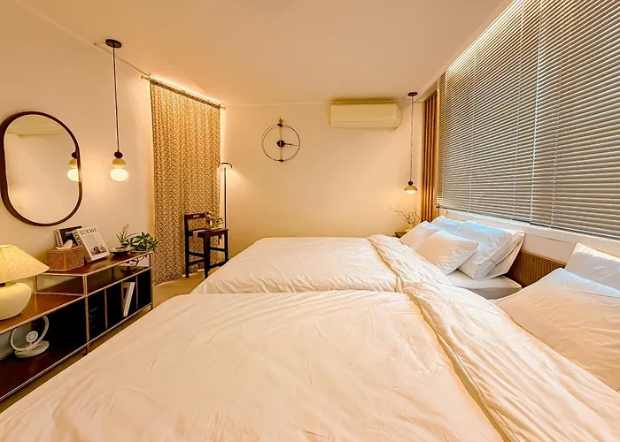 Sinnonhyeon Station 5minutes, Gangnam Plastic Surgery, Severance Hospital, Coex, Airport Bus 5minutes, Hongdae 30minutes, Itaewon 15minutes, 명동 30minutes 公寓 首爾