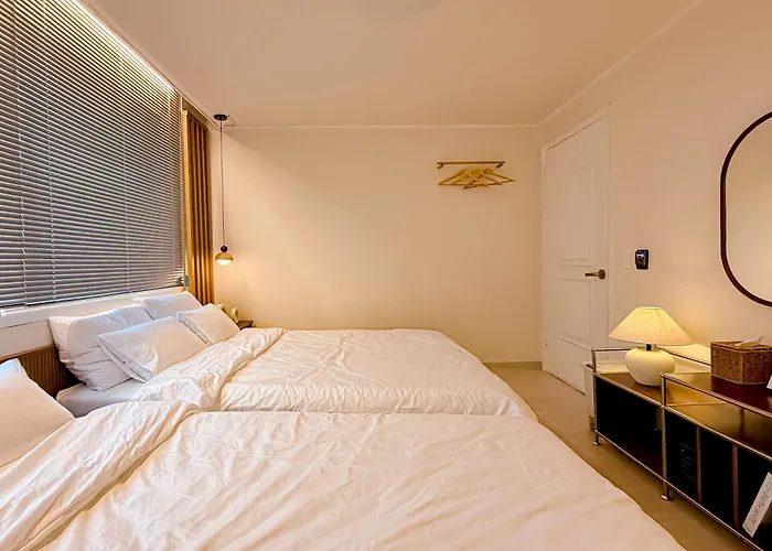 公寓 Sinnonhyeon Station 5minutes, Gangnam Plastic Surgery, Severance Hospital, Coex, Airport Bus 5minutes, Hongdae 30minutes, Itaewon 15minutes, 명동 30minutes *