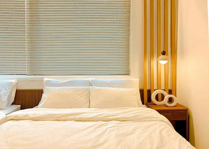 Sinnonhyeon Station 5minutes, Gangnam Plastic Surgery, Severance Hospital, Coex, Airport Bus 5minutes, Hongdae 30minutes, Itaewon 15minutes, 명동 30minutes 公寓 首爾
