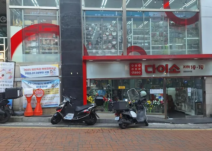 Sinnonhyeon Station 5minutes, Gangnam Plastic Surgery, Severance Hospital, Coex, Airport Bus 5minutes, Hongdae 30minutes, Itaewon 15minutes, 명동 30minutes
